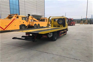 向阳非事故拖车